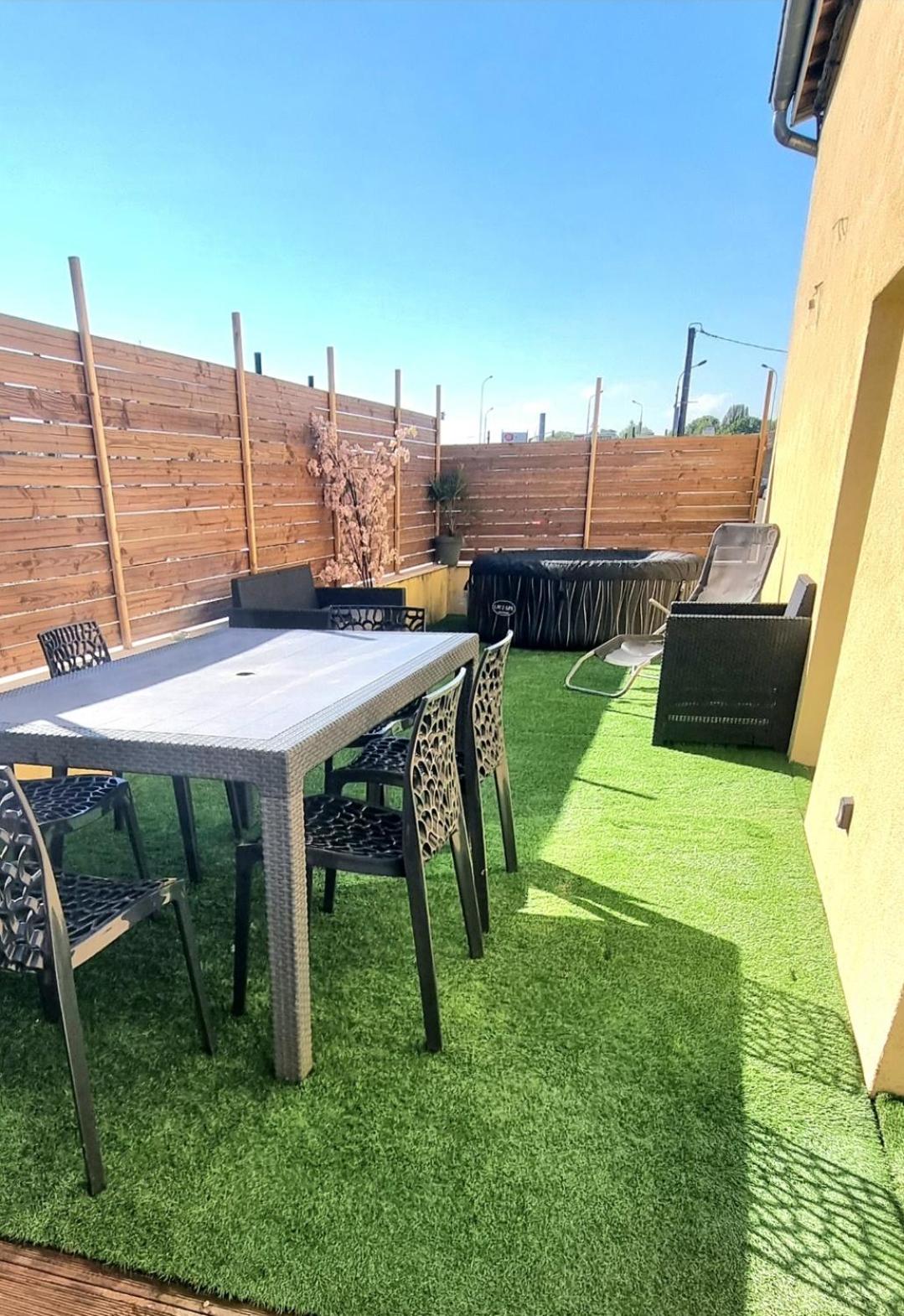 ! New Prestige Loft Climatise Terrasse Jacuzzi ! *